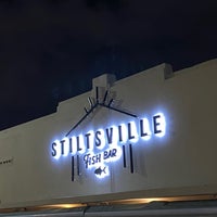 Foto diambil di Stiltsville Fish Bar oleh Paul W. pada 10/22/2022
