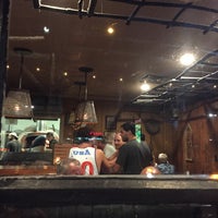 9/3/2016 tarihinde Josh H.ziyaretçi tarafından Cobblestones Wood Fired Pizza'de çekilen fotoğraf