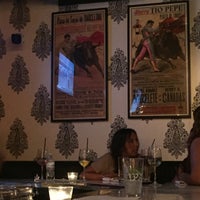 Foto tomada en Raval Tapas Bar &amp;amp; Cocktail Lounge  por Josh H. el 8/26/2016