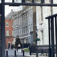 Foto diambil di 10 Downing Street oleh Ben A. pada 12/21/2023