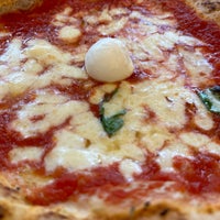 Foto tirada no(a) La Pizza è Bella por Heidrun S. em 11/1/2023