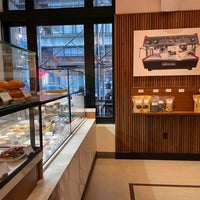 Foto tirada no(a) Leonelli Bakery por Cosmo C. em 10/22/2021