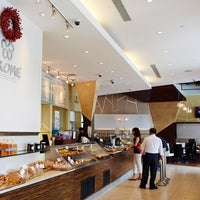12/17/2014 tarihinde CROME Signature Bakery and Cafeziyaretçi tarafından CROME Signature Bakery and Cafe'de çekilen fotoğraf