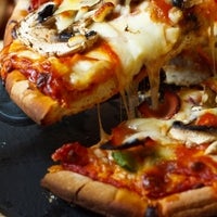 12/17/2014 tarihinde Stone Oven Gourmet Pizza &amp;amp; Eateryziyaretçi tarafından Stone Oven Gourmet Pizza &amp;amp; Eatery'de çekilen fotoğraf
