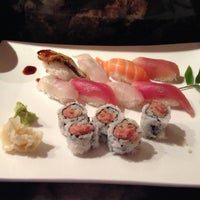 Das Foto wurde bei Bluefin Restaurant von J am 11/17/2012 aufgenommen