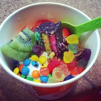 Foto tomada en Tutti Frutti Frozen Yogurt  por Matt D. el 9/30/2012