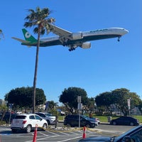 Photo taken at LAX Landing Viewpoint by Tomáš S. on 3/12/2022