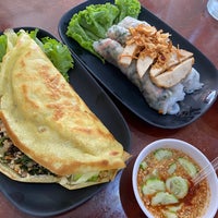 Photo taken at แหนมเนืองคุณนิด (อาหารเวียดนาม) by Tao K. on 4/19/2023