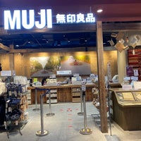 Photo taken at MUJI by Tao K. on 3/5/2023