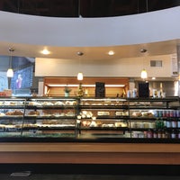 4/18/2017에 Dominic G.님이 Lovebirds Cafe &amp;amp; Bakery에서 찍은 사진