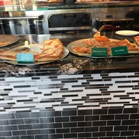 Foto scattata a Krispy Pizza da Todd D. il 7/19/2018