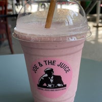 Photo taken at JOE &amp;amp; THE JUICE by Todd D. on 5/2/2021