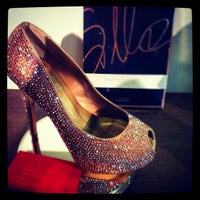 Das Foto wurde bei Cherry Heel - Luxury Shoe Boutique von Dafne B. am 10/16/2012 aufgenommen