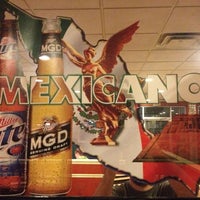 รูปภาพถ่ายที่ Tacos el Rey โดย Chriss Jeremy S. เมื่อ 10/29/2012