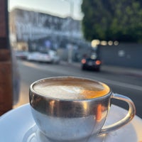 Foto tirada no(a) Menotti&amp;#39;s Coffee Stop por Aydh em 11/17/2023