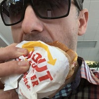 Photo taken at In-N-Out Burger by Rafael R. on 5/14/2019