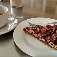 Photo taken at La Pasión, Café y Casa de Té by Jorge B. on 10/18/2016