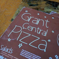 Das Foto wurde bei Grant Central Pizza &amp;amp; Pasta von jbrotherlove am 10/21/2017 aufgenommen