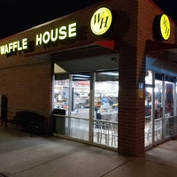 Photo taken at Waffle House by jbrotherlove on 12/25/2018