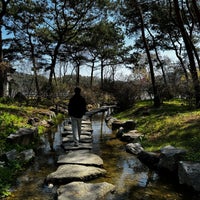Photo taken at Semiwon Garden by DH K. on 4/9/2024