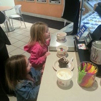 Photo prise au FreshBerry Frozen Yogurt &amp;amp; Smallcakes Cupcakery par Rufus S. le12/14/2012
