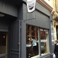 6/24/2013 tarihinde murrayziyaretçi tarafından 2Pocket Fairtrade Espresso Bar and Store'de çekilen fotoğraf