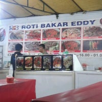 Photo taken at Roti Bakar Eddy by Cak Prie V. on 10/26/2012