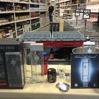 12/21/2012 tarihinde L A.ziyaretçi tarafından Bottles &amp;amp; Cases'de çekilen fotoğraf