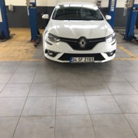 Foto diambil di Renault TARANDİR Otomotiv oleh Ncrvn pada 9/30/2017