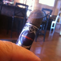 รูปภาพถ่ายที่ Tobacco Locker Cigar Bar โดย John C. เมื่อ 11/30/2012