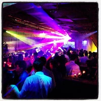 Foto tirada no(a) Ultra Sheer Nightclub por Dustin B. em 5/26/2013