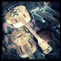 10/12/2012 tarihinde Chris C.ziyaretçi tarafından Retrofret Vintage Guitars'de çekilen fotoğraf