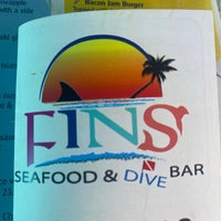 Foto scattata a FINS Seafood &amp;amp; Dive Bar da Yvonne G. il 4/3/2024