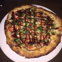 Das Foto wurde bei Providence Coal Fired Pizza von Matthew Z. am 9/15/2015 aufgenommen
