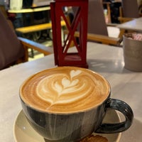 Foto diambil di Just One Coffee oleh gokce o. pada 12/28/2022