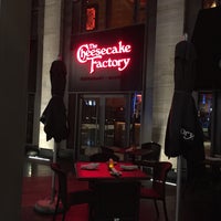 Photo taken at The Cheesecake Factory by 🅱iLaLpaSha on 9/27/2015