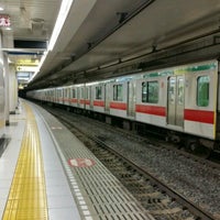 Photo taken at 東京メトロ 押上駅 1-2番線ホーム by Hiroki K. on 4/9/2017