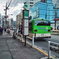 Photo taken at 南青山二丁目バス停 by Hiroki K. on 3/24/2018