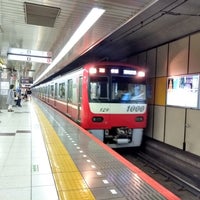 Photo taken at 都営浅草線・京成 押上駅 1-2番線ホーム by Hiroki K. on 7/16/2018