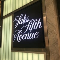 12/30/2017 tarihinde Karen A.ziyaretçi tarafından Saks Fifth Avenue'de çekilen fotoğraf