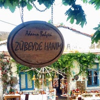 รูปภาพถ่ายที่ Adanın Bahçesi Zübeyde Hanım โดย Cansu T. . เมื่อ 6/2/2015