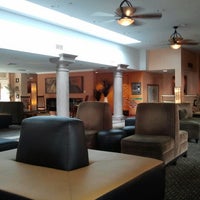 Foto diambil di Hacienda Hotel &amp;amp; Conference Center LAX oleh Elias B. pada 10/21/2012