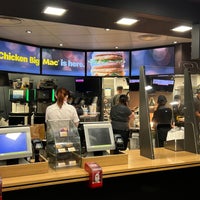 รูปภาพถ่ายที่ McDonald&amp;#39;s โดย Chris M. เมื่อ 2/4/2022