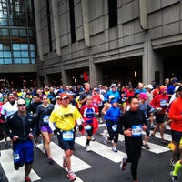 Photo taken at Bank of America Chicago Marathon by Victor G. on 10/7/2012
