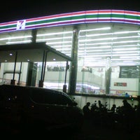 Photo taken at 7-Eleven by 龍様 夜. on 3/16/2013