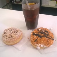 Photo taken at Peter Pan Donut &amp;amp; Pastry Shop by BLL on 7/4/2016