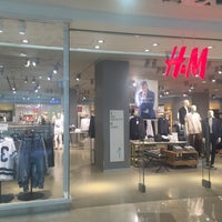 Photo taken at H&amp;amp;M by ··OƆIЯ·· on 3/29/2016