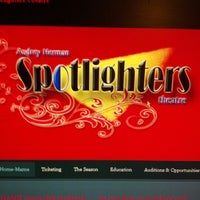 Foto tirada no(a) Spotlighters Theatre por Fuzz R. em 12/10/2012