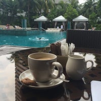 Photo taken at Swimming Pool Grand Hyatt Singapore by Annemie D. on 3/19/2015