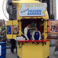 5/14/2013 tarihinde Anne M.ziyaretçi tarafından Bluth’s Frozen Banana Stand'de çekilen fotoğraf